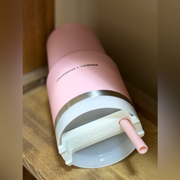 Starbucks + Stanley 2023 Taiwan Valentine's Day Pink 20 oz Straw Cup Tumbler - Picture 8 of 9